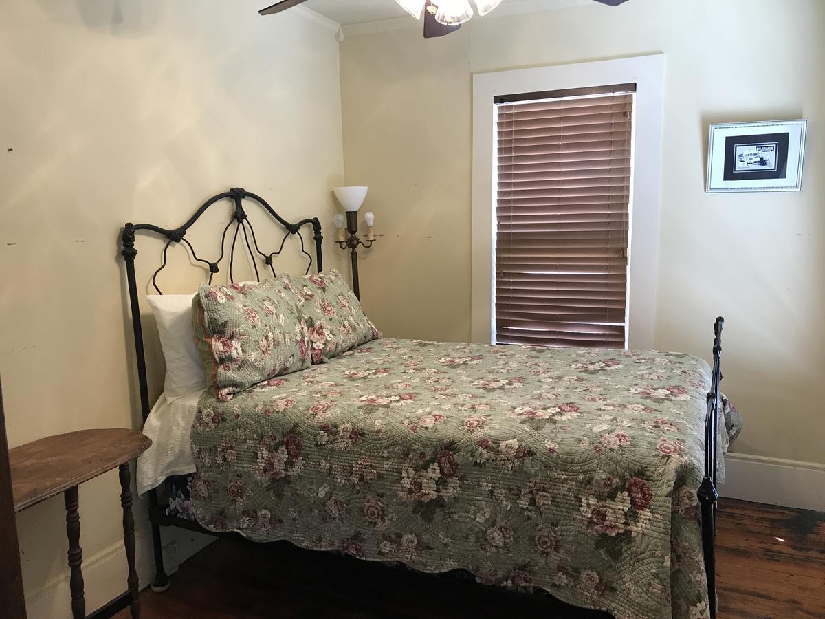 Dabbs Hotel Bed And Breakfast Llano Экстерьер фото